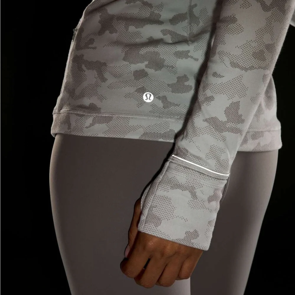 Lululemon Its Rulu Run Long Sleeve Shirt
Heritage Camo Jacquard Vapor Gull Grey - Picture 8 of 8